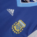 Camisola Argentina Away 98/99 Retro com logotipo da AFA e marca Adidas em azul