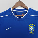 Camisola Brasil Away 1998 Retro em azul com logo da CBF e estrelas, ideal para torcedores do Brasil.