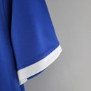Detalhe da manga da Camisola Brasil Away 2006 Retro, em azul com acabamento branco.