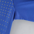 Camisola Brasil Away 2010 Retro em detalhe, mostrando a textura e cor azul com pontos amarelos.