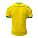 Camisola Brasil Home 1998 Retrô, vista traseira da camiseta amarela com detalhes em verde.