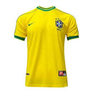 Camisola Brasil Home 1998 Retrô, camiseta amarela com detalhes verdes e logo da Nike, inspirada no time de futebol.