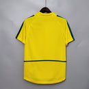Camisola Brasil Home 2002 Retro vista traseira, design clássico em amarelo e verde.