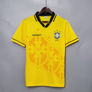 Camisola Brasil Home Jersey 1994 Retro em amarelo com detalhes e escudo da CBF.