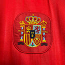 Detalhe do emblema da Camisola Espanha GK 1994 Retro, destacando as cores e a coroa.