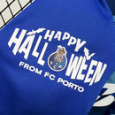 Camisola Halloween FC Porto INVICTA azul 2024/25 com estampa de Halloween em destaque.
