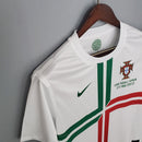 Camisola Portugal Away 2012 Retro com detalhes em verde e vermelho, estampa da data e logo da Nike.