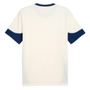 Camisola Portugal treinamento 25/26, vista traseira, cor clara com mangas azul marinho.