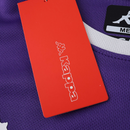 Camisola principal da Fiorentina 2025/26 Kappa, em violeta com detalhes brancos, com escudo do clube e logótipos Kappa nas mangas e peito.