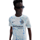 Camisola secundária da Inter de Milão 2025/26 Nike branca, com padrão artesanal em azul-claro, gola redonda e inscrições internas sobre diversidade.