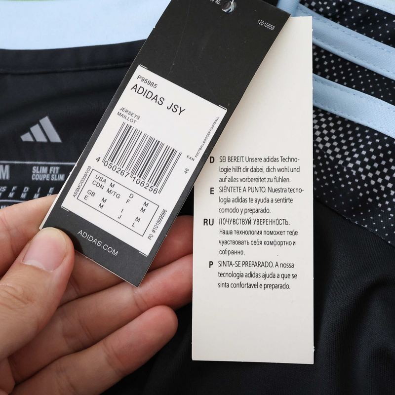 Camisola secundária Aston Villa 2025/26 Adidas masculina, preta com mangas cinzentas e detalhes em azul-celeste, escudo e logótipos em branco.