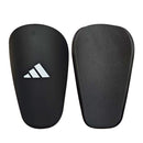 Caneleiras Small Adidas, proteção anatômica em preto com logo Adidas, para segurança e conforto em campo.
