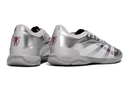 Chuteira Futsal Adidas Predator Elite Fold-Over Tongue IC - Prata, detalhes em prata e branco.