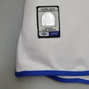Emblema do produto oficial do Chelsea Away 03/05 Retro White com detalhes em azul.