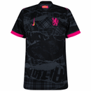 Camisa Chelsea third 24/25 na cor preta com detalhes em rosa, ideal para torcedores do Chelsea.