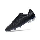 Chuteira Adidas AdiPure 11 Pro FG Blackout em preto com solado transparente para controle e desempenho em campo.
