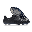 Chuteira Adidas AdiPure 11 Pro FG Blackout com design em preto e solado claro.