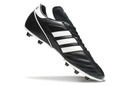 Chuteira Adidas Copa Mundial FG Preta e Branca com design clássico e tecnologia avançada.