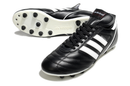 Chuteira Adidas Copa Mundial FG Preta e Branca com design clássico em preto e branco.