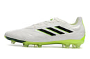 Chuteira Adidas Copa Pure+ FG Branca e Verde vista lateral mostrando design moderno e elegante.