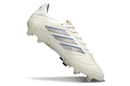 Chuteira Adidas Copa Pure III Elite FG - Branca com design elegante e sola FG para desempenho em relvados naturais.