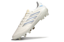 Chuteira Adidas Copa Pure III Elite FG - Branca para desempenho em relvados naturais.