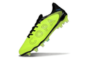 Chuteira Adidas Copa Pure III Elite FG - Verde e Preta com design inovador e tecnologia avançada para o desempenho no futebol.