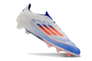 Chuteira Adidas F50.1 FG Branca, Azul e Vermelho - desempenho e estilo em campo.