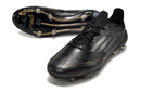 Chuteira Adidas F50.1 FG Preta com design preto e sola FG para desempenho em campos naturais.