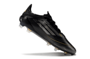 Chuteira Adidas F50.1 FG Preta com design moderno e performance superior para campos naturais.