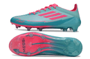 Chuteira Adidas f50 Elite FG - Azul e Rosa com design vibrante e tecnologia de ponta para desempenho em campo.