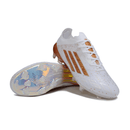 Chuteira Adidas F50 Elite FG Branca e Dourada "Mo Salah" com design em branco e dourado.