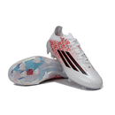 Chuteira Adidas F50 Elite FG Branca e Rosa "Lamine Yamal" com design moderno e tecnologia avançada.