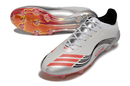 Chuteira Adidas F50 Elite FG Messi - Branca, detalhe frontal e sola, design leve e ágil para desempenho em campo.
