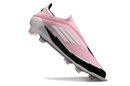 Chuteira Adidas F50 FG Elite Cinza e Preta em destaque, modelo esportivo moderno e estiloso.