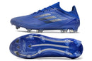 Chuteira Adidas F50 FG Azul e Preto com design moderno e sola para campo natural.