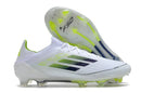 Chuteira Adidas F50 FG Branca e Verde com design moderno e tecnologia de alto desempenho para futebol.