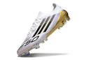 Chuteira Adidas F50 FG Elite Branca e Dourada com design leve e elegante, perfeita para desempenho em campo.