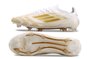 Chuteira Adidas F50 FG Elite Branca e Dourada com design elegante em branco e detalhes dourados