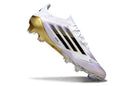 Chuteira Adidas F50 FG Elite Branca e Dourada com design leve e controle aprimorado em campo.