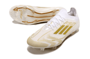Chuteira Adidas F50 FG Elite Branca e Dourada com design elegante em campo e tecnologia avançada.
