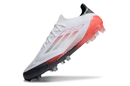Chuteira Adidas F50 FG Elite Branca, Vermelha e Preta em ângulo lateral, destacando design moderno e tecnologia de ponta.