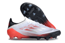 Chuteira Adidas F50 FG Elite Branca, Vermelha e Preta com design moderno e tecnologia de ponta para performance em campo.