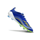 Chuteira Adidas F50 FG Elite - Ed. "Messi" Azul em destaque, oferecendo desempenho e estilo para jogadores de futebol.