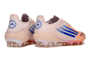 Chuteira Adidas F50 FG Elite - Laranja com design em rosa e detalhes azuis, ideal para desempenho no campo.