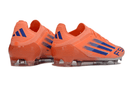 Chuteira Adidas F50 FG Elite Laranja vista traseira com detalhes em azul e design moderno.