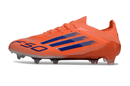 Chuteira Adidas F50 FG Elite Laranja vista lateral, destacando seu design em laranja e detalhes em azul.