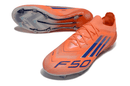 Chuteira Adidas F50 FG Elite Laranja - Modelo laranja com detalhes azuis para desempenho em campo.