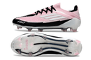 Chuteira Adidas F50 FG Elite "Messi" Cinza e Preta vista de cima e abaixo, mostrando design e tecnologia.