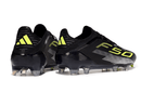 Chuteira Adidas F50 FG Elite Preta e Amarela com design moderno e tecnologia avançada para desempenho em campo.